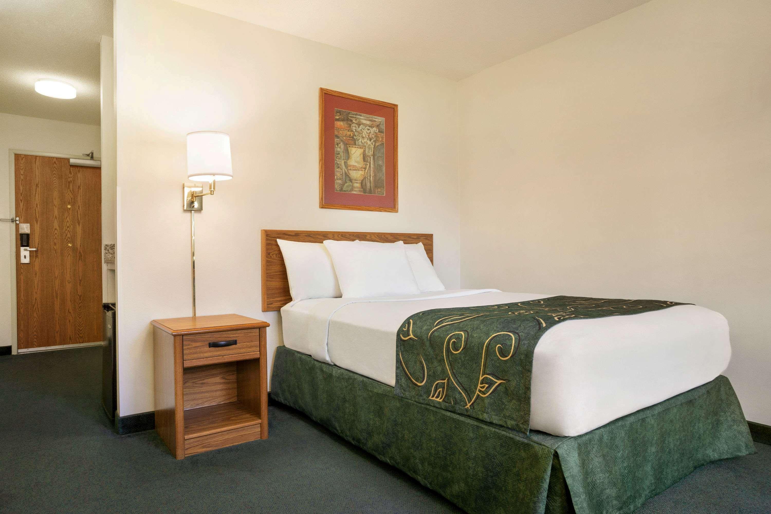 Travelodge By Wyndham Morrill Eksteriør billede
